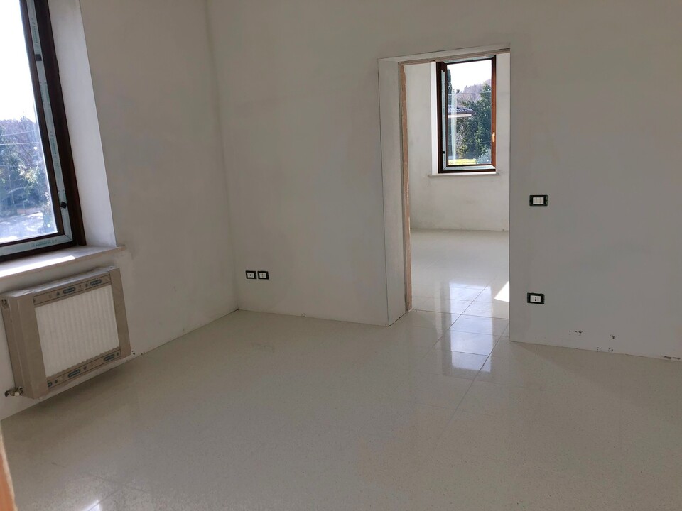 Palazzo / Edificio in Vendita a Tarcento Zomeais (Udine)