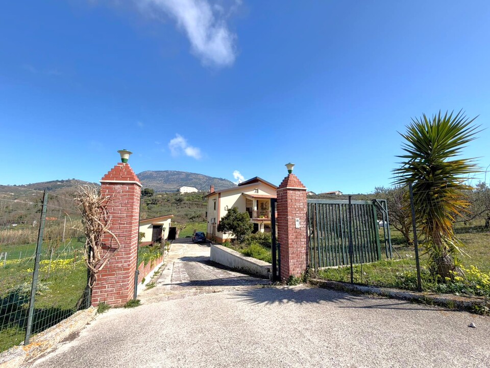 Villa in Vendita a Bisacquino (Palermo)