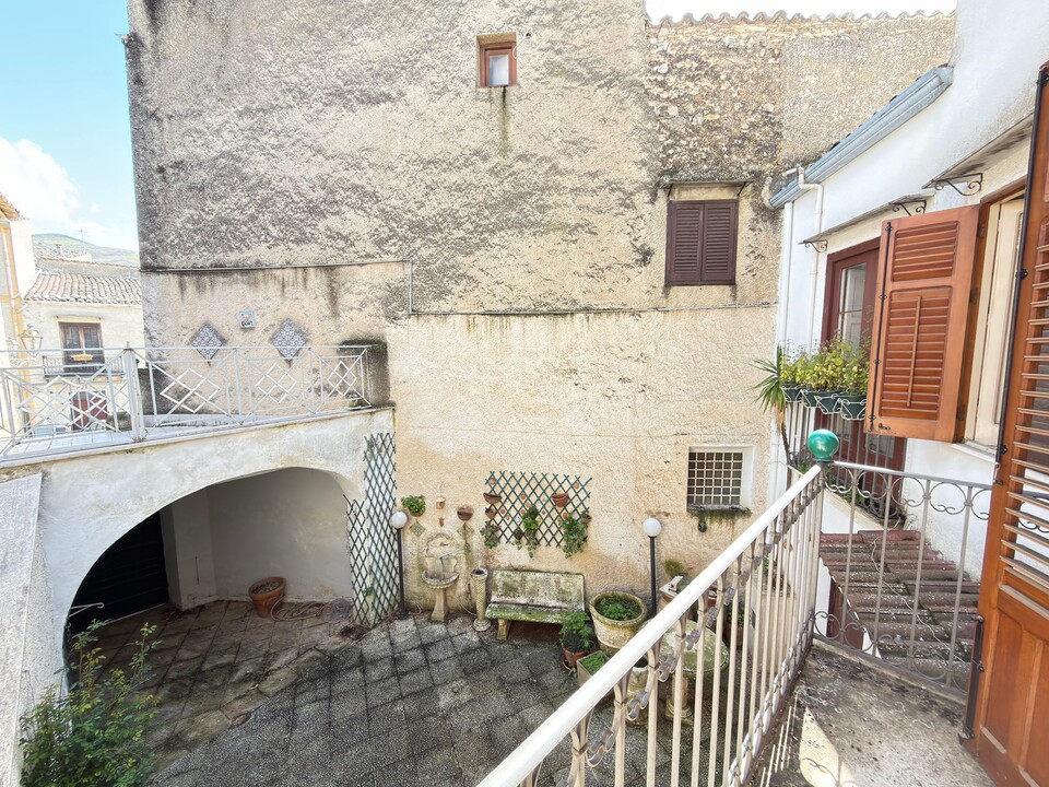 Casa singola in Vendita a Palazzo Adriano (Palermo)