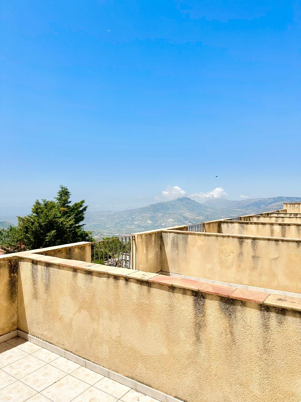Albergo in Vendita a Burgio (Agrigento)