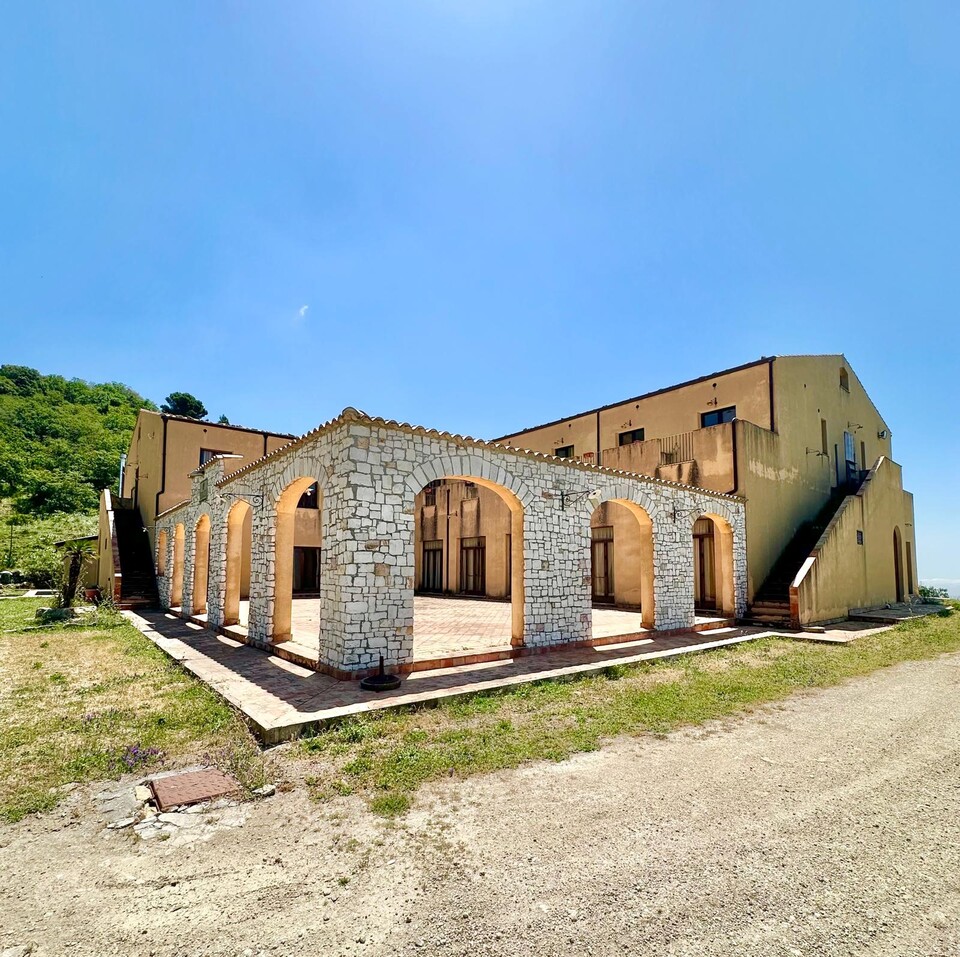 Albergo in Vendita a Burgio (Agrigento)