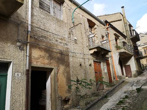Casa singola in Vendita a Bisacquino Centro Storico (Palermo)