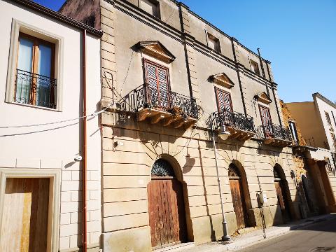 Palazzo / Edificio in Vendita a Menfi (Agrigento)