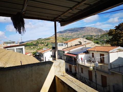 Casa singola in Vendita a Chiusa Sclafani Via Ungheria (Palermo)