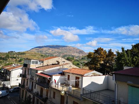 Casa singola in Vendita a Chiusa Sclafani Via Ungheria (Palermo)