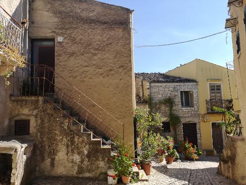 Casa singola in Vendita a Palazzo Adriano Centro storico (Palermo)