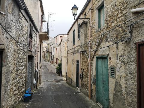 Casa singola in Vendita a Giuliana Centro Storico (Palermo)