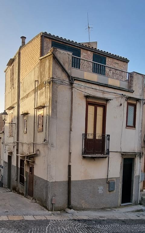 Casa singola in Vendita a Giuliana Centro Storico (Palermo)