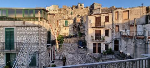 Casa singola in Vendita a Giuliana Centro Storico (Palermo)
