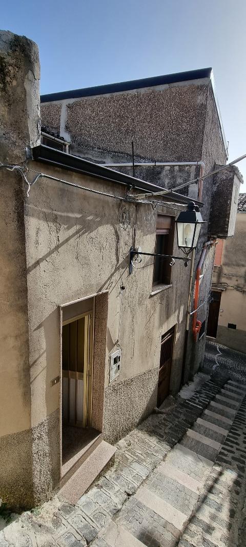 Casa singola in Vendita a Giuliana Centro Storico (Palermo)