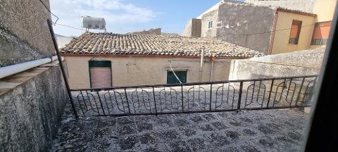 Casa singola in Vendita a Giuliana Centro Storico (Palermo)