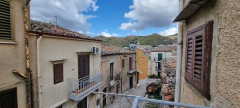 Casa singola in Vendita a Palazzo Adriano Centro storico (Palermo)