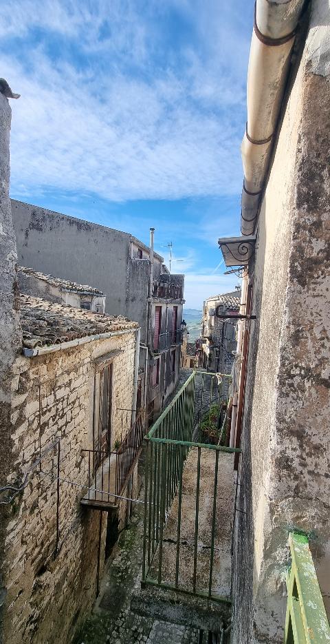 Casa singola in Vendita a Giuliana Centro Storico (Palermo)