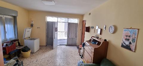 Casa singola in Vendita a Giuliana Centro Storico (Palermo)