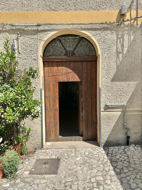 Appartamento in Vendita a Palazzo Adriano Centro storico (Palermo)