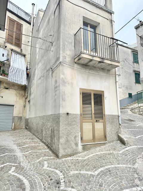 Casa singola in Vendita a Giuliana Centro Storico (Palermo)