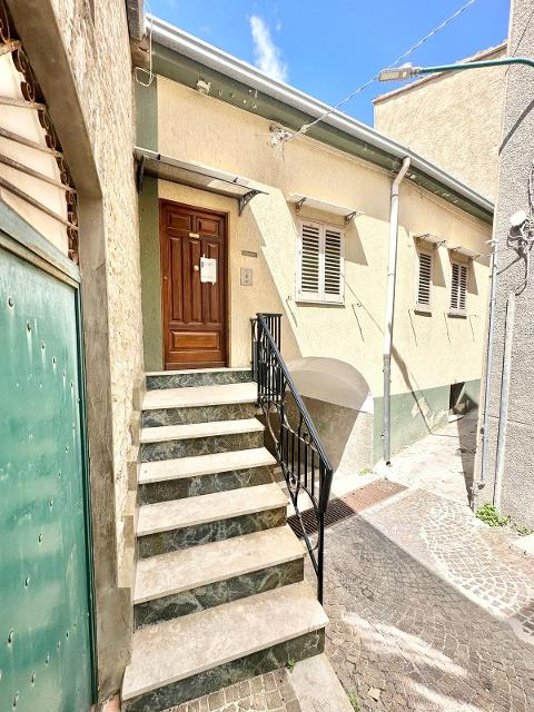Casa singola in Vendita a Bisacquino Centro Storico (Palermo)