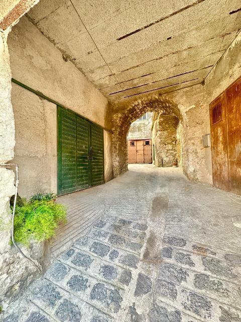 Casa singola in Vendita a Giuliana Centro Storico (Palermo)