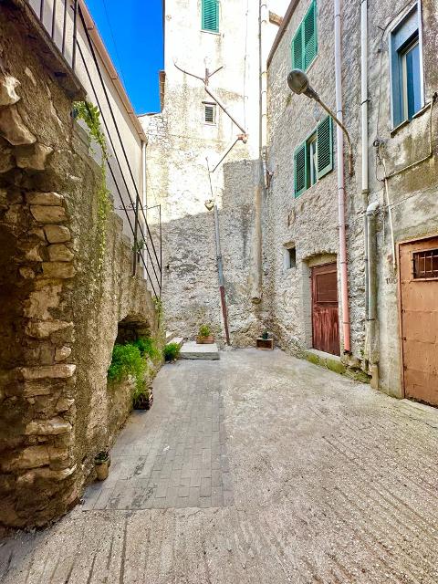 Casa singola in Vendita a Giuliana Centro Storico (Palermo)