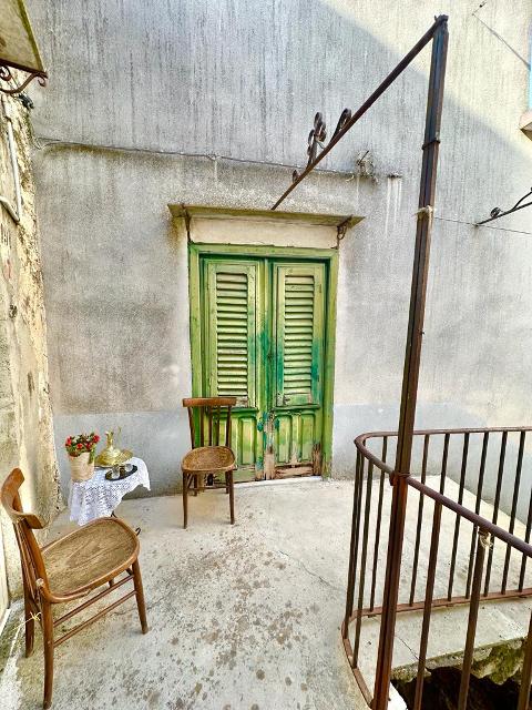 Casa singola in Vendita a Giuliana Centro Storico (Palermo)