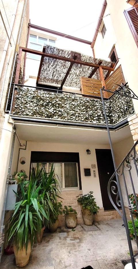 Casa singola in Vendita a Giuliana Centro Storico (Palermo)