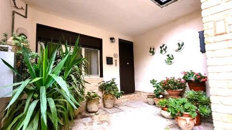 Casa singola in Vendita a Giuliana Centro Storico (Palermo)