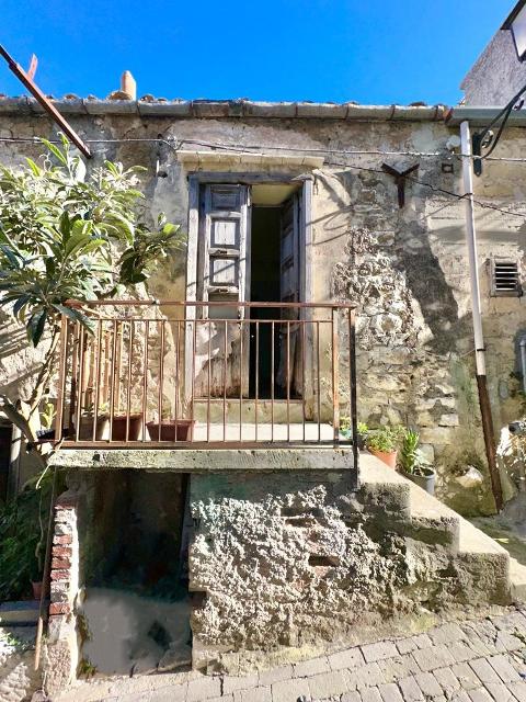 Casa singola in Vendita a Giuliana Centro Storico (Palermo)
