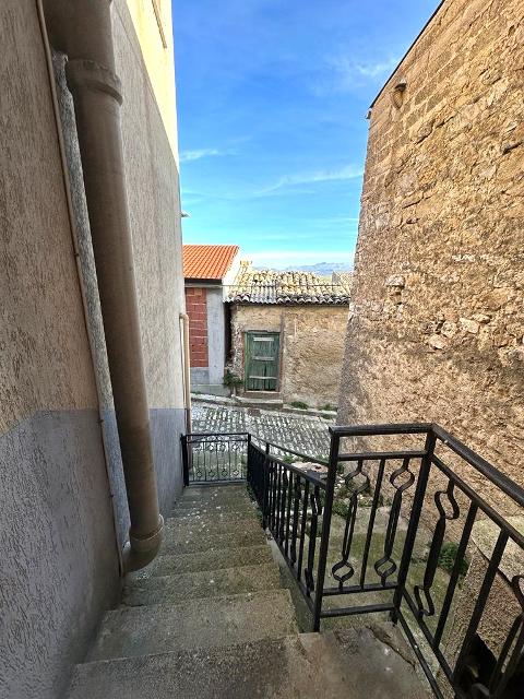 Casa singola in Vendita a Contessa Entellina Centro Storico (Palermo)
