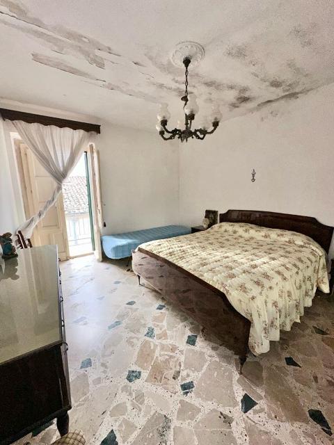Casa singola in Vendita a Palazzo Adriano Centro storico (Palermo)