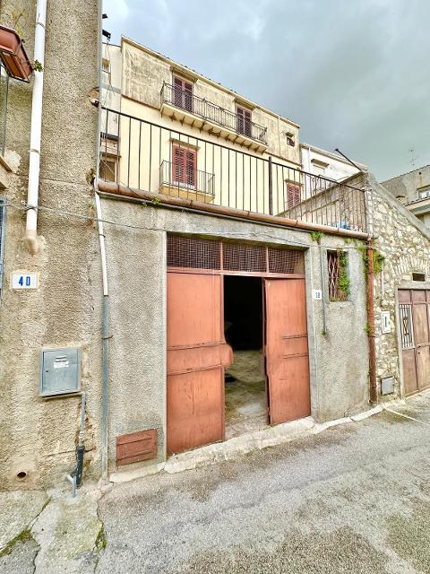 Casa singola in Vendita a Bisacquino Centro Storico (Palermo)