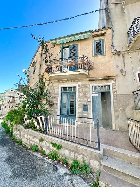 Casa singola in Vendita a Chiusa Sclafani centro storico (Palermo)