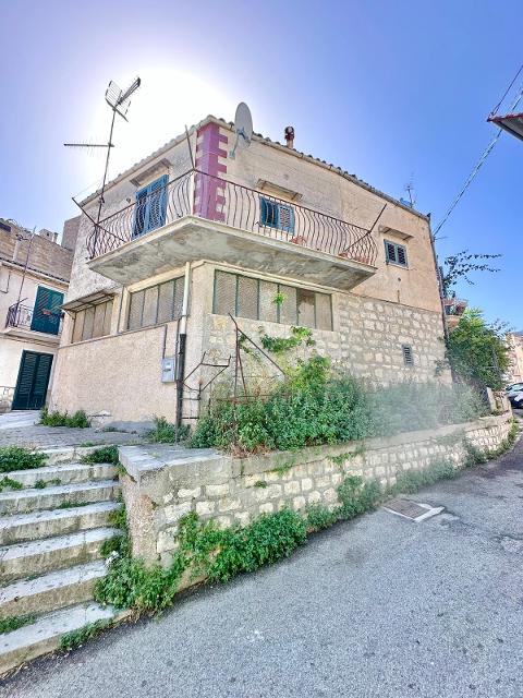 Casa singola in Vendita a Chiusa Sclafani centro storico (Palermo)