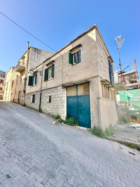 Casa singola in Vendita a Chiusa Sclafani centro storico (Palermo)