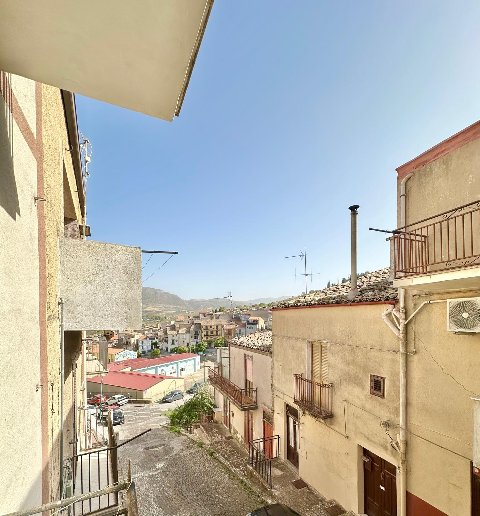 Casa singola in Vendita a Chiusa Sclafani Largo Conte (Palermo)