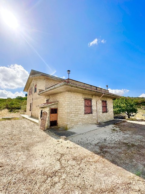 Casa singola in Vendita a Chiusa Sclafani Santa Barbara (Palermo)