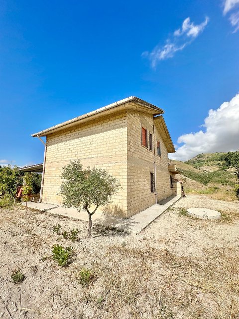 Casa singola in Vendita a Chiusa Sclafani Santa Barbara (Palermo)