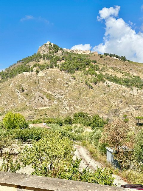 Casa singola in Vendita a Chiusa Sclafani Santa Barbara (Palermo)