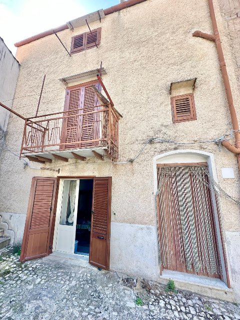 Casa singola in Vendita a Palazzo Adriano (Palermo)