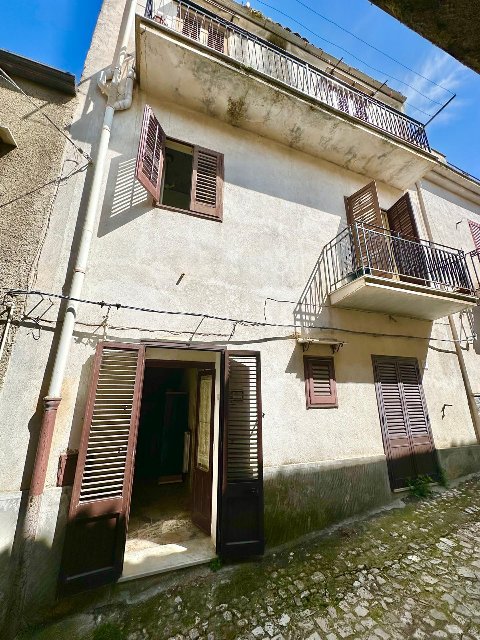 Casa singola in Vendita a Palazzo Adriano (Palermo)