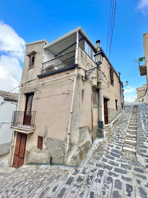 Casa singola in Vendita a Giuliana Centro Storico (Palermo)