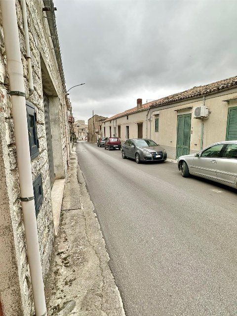 Posto auto singolo in Vendita a Giuliana Centro Storico (Palermo)