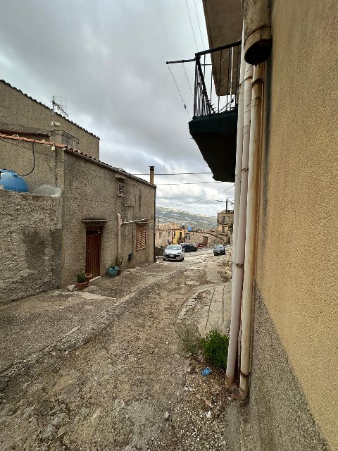 Casa singola in Vendita a Bisacquino Centro Storico (Palermo)