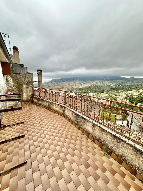 Casa singola in Vendita a Giuliana Centro Storico (Palermo)