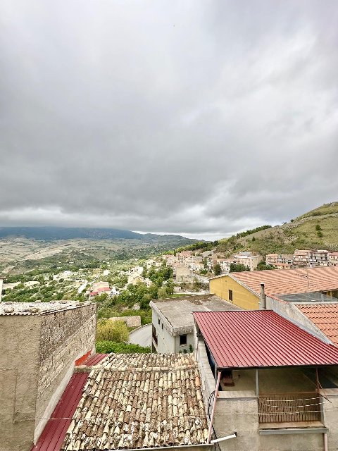 Casa singola in Vendita a Giuliana Centro Storico (Palermo)