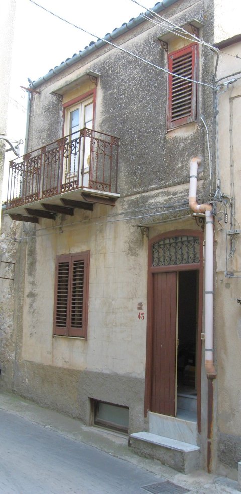 Casa singola in Vendita a Giuliana Centro Storico (Palermo)