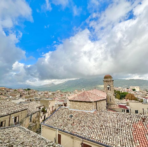 Casa singola in Vendita a Palazzo Adriano Centro storico (Palermo)