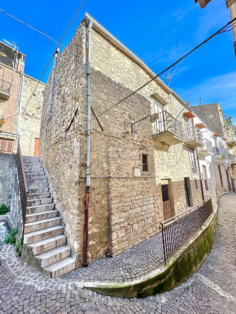 Casa singola in Vendita a Bisacquino Centro Storico (Palermo)