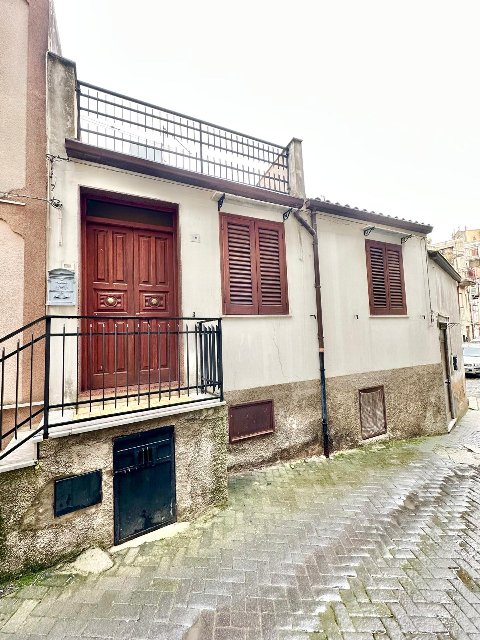 Casa singola in Vendita a Giuliana Centro Storico (Palermo)