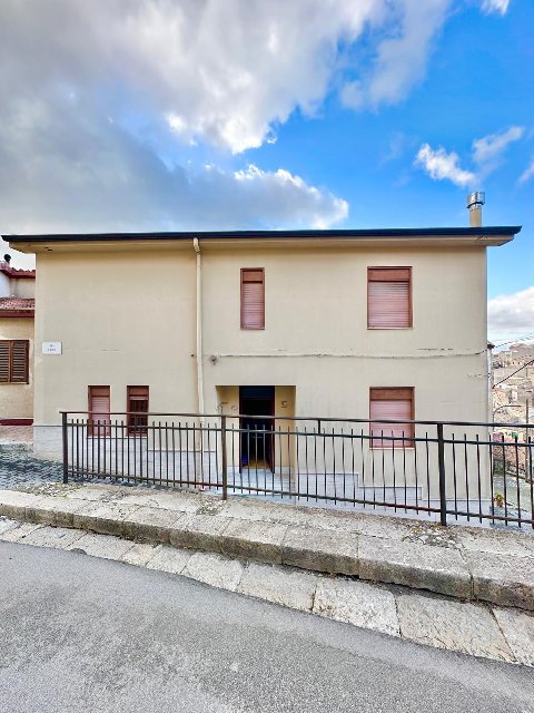 Casa singola in Vendita a Bisacquino Centro Storico (Palermo)