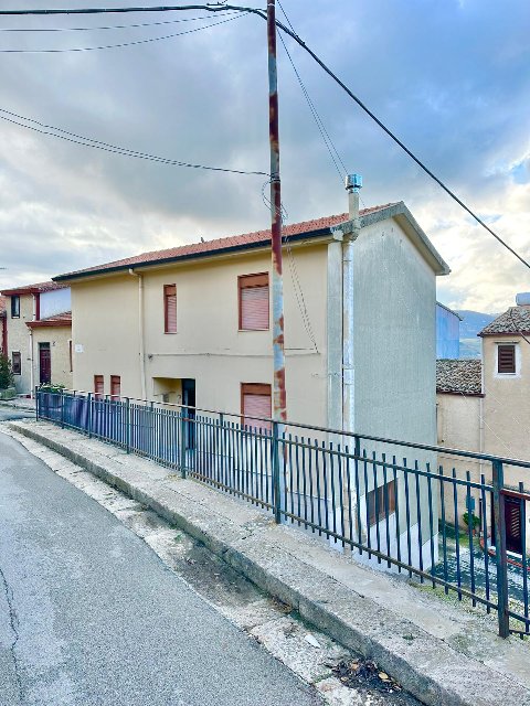 Casa singola in Vendita a Bisacquino Centro Storico (Palermo)